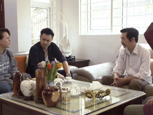 Cô gái phì phèo hút thuốc lào khiến dân mạng xôn xao-1