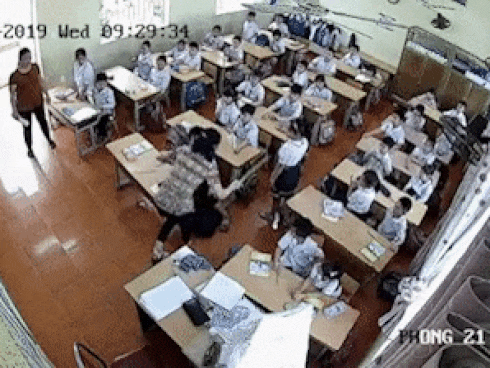 Cô giáo tát trẻ liên tiếp là giáo viên giỏi nhiều năm-1