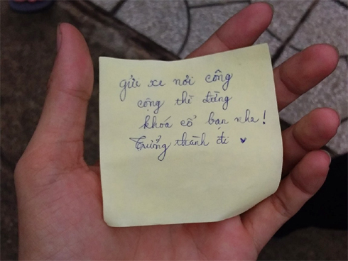 Chú rể ‘số nhọ’ bị CSGT bắt giữa đường do không đội mũ bảo hiểm-5