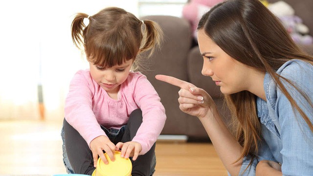 Cha mẹ dùng 9 câu nói cay độc này để kỷ luật con, chẳng những không hiệu quả mà còn khiến trẻ tổn thương sâu sắc-1