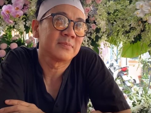 NSƯT Thành Lộc đau xót: Trước ngày má đi khoảng 1 tháng, má bị ngã lúc trườn từ trên giường xuống