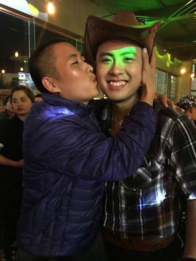 Akira Phan gây bất ngờ với vẻ ngoài phát tướng, đầu trọc lóc” đến mức khó lòng nhận ra-6