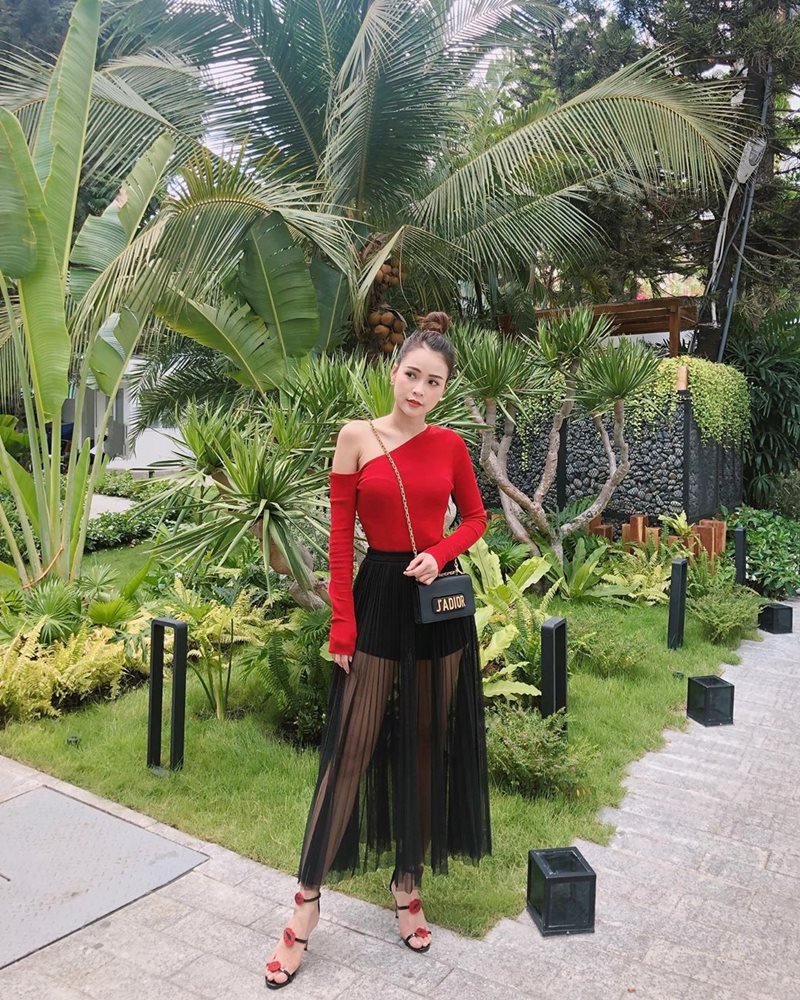 STREET STYLE giới trẻ: Chi Pu - Quỳnh Anh Shyn siết eo nhỏ đến ngỡ ngàng với mốt áo corset-7