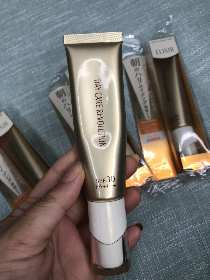 Phơi mình trên sân thượng để thử 12 loại kem chống nắng phổ biến, anh chàng này xứng đáng được hội chị em phong tước ngay và luôn-9