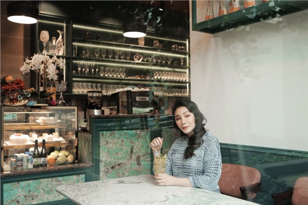 Hồ Quỳnh Hương khoe phong cách sang trọng, quý phái ở độ tuổi gần 40-5