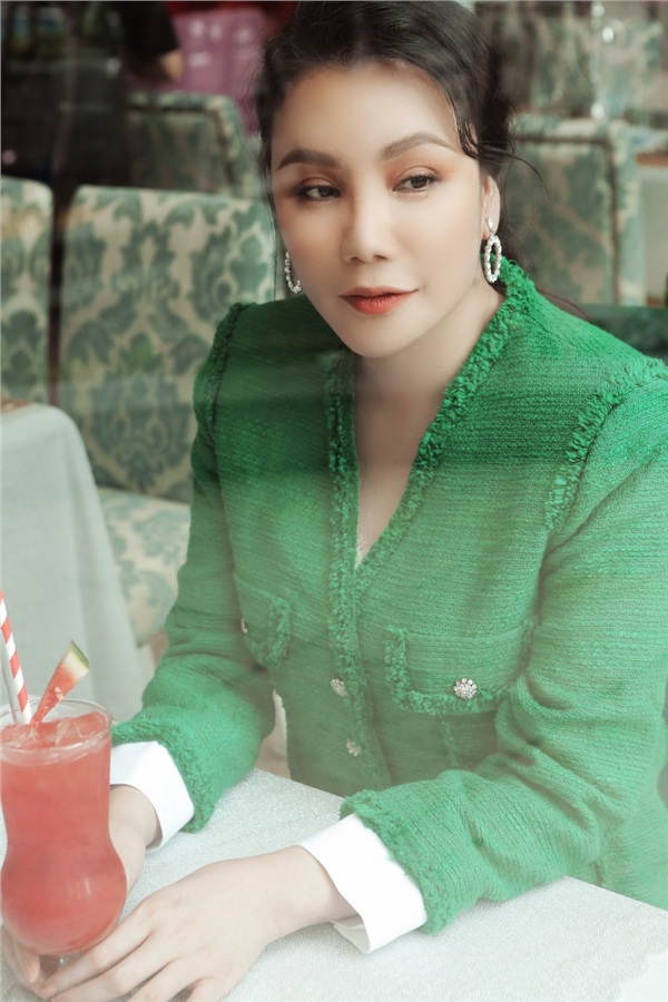 Hồ Quỳnh Hương khoe phong cách sang trọng, quý phái ở độ tuổi gần 40-6