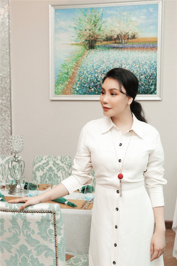 Hồ Quỳnh Hương khoe phong cách sang trọng, quý phái ở độ tuổi gần 40-7