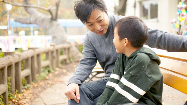 Cặp vợ chồng lười biếng dạy con theo cách không bao giờ ép buộc chúng làm điều gì, mười mấy năm sau có kết quả gây sốc-6