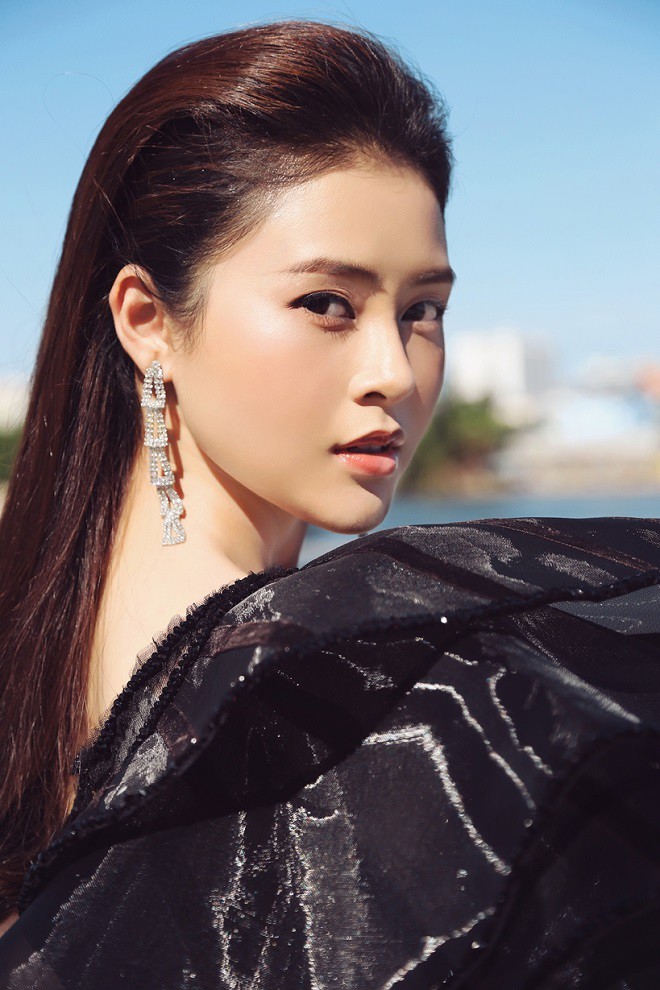 Á hậu Lý Kim Thảo bị cháy da khi chụp hình suốt 5 tiếng dưới trời nắng-1