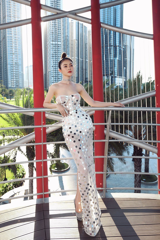 Á hậu Lý Kim Thảo bị cháy da khi chụp hình suốt 5 tiếng dưới trời nắng-7