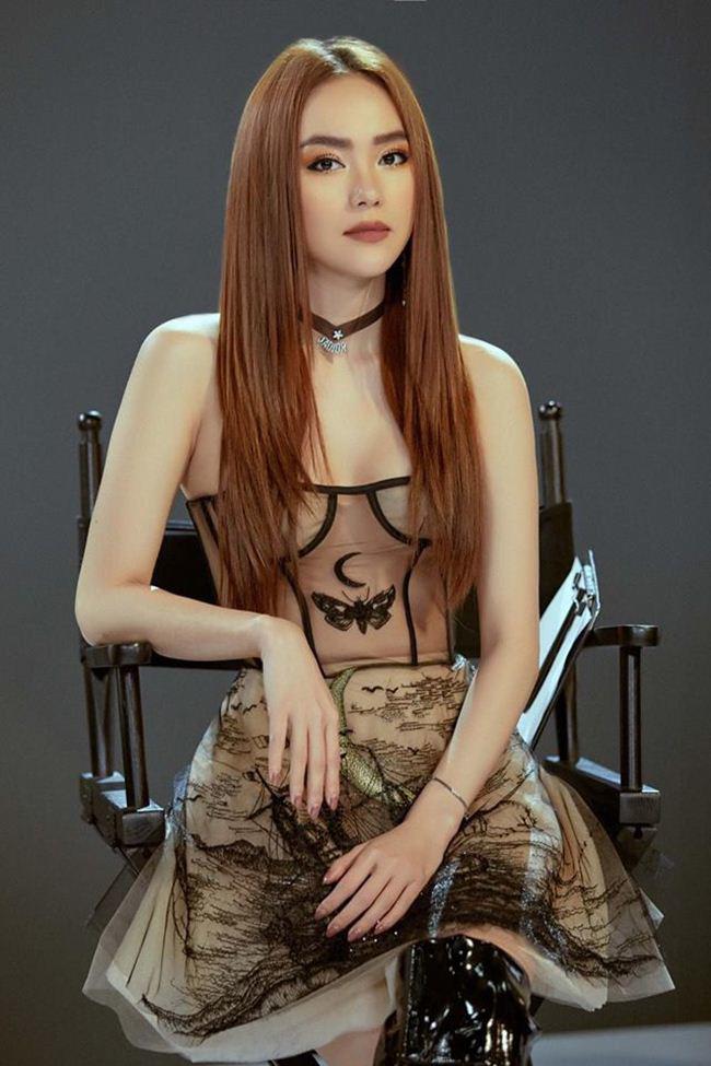 Minh Hằng: Từ án phạt quần xuyên thấu tới style gợi cảm đẳng cấp-16