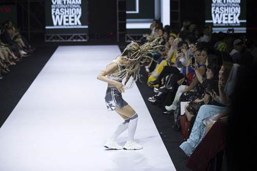 Minh Hằng: Từ án phạt quần xuyên thấu tới style gợi cảm đẳng cấp-2