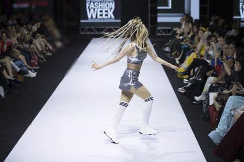 Minh Hằng: Từ án phạt quần xuyên thấu tới style gợi cảm đẳng cấp-4