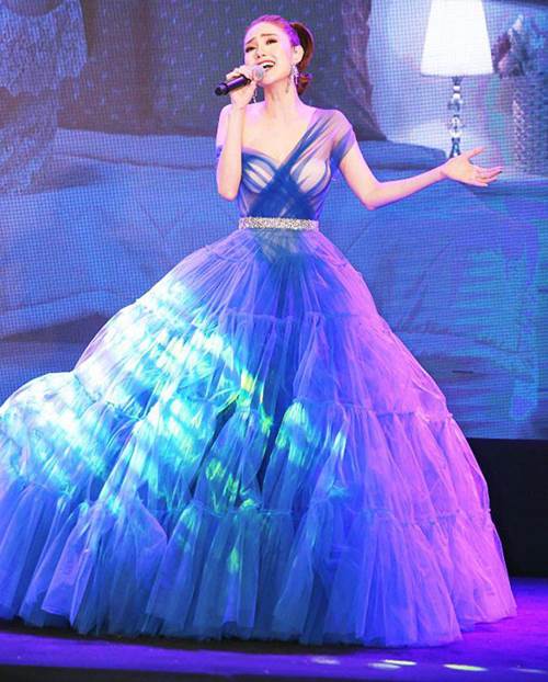 Minh Hằng: Từ án phạt quần xuyên thấu tới style gợi cảm đẳng cấp-6