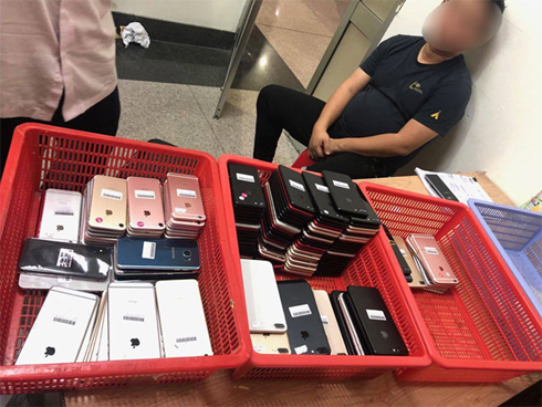 Phát hiện kho mỹ phẩm nhập lậu cực lớn của một hoa hậu ở Sài Gòn-6