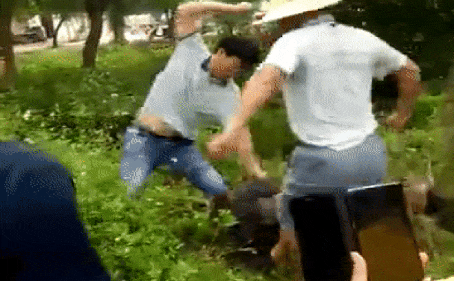 Cụ ông 61 tuổi bị dân làng đánh lên bờ xuống ruộng vì quan hệ tình dục với thiếu nữ 16 rồi cho tiền-1