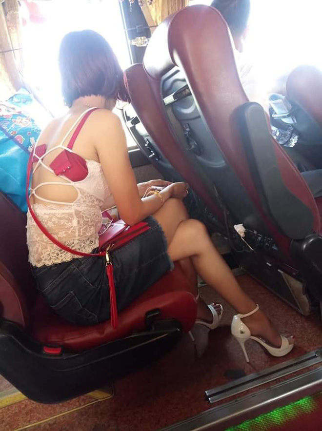 Ngồi trên xe khách, người phụ nữ có cách ăn mặc khiến tất cả phải đỏ mặt” quay đi-2