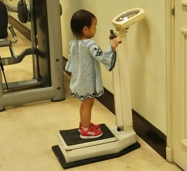 Thâm thúy như chồng Phan Như Thảo, khen con gái 3 tuổi biết giữ dáng để không béo phì nhưng lại bị soi xỏ xiên ai kia-1