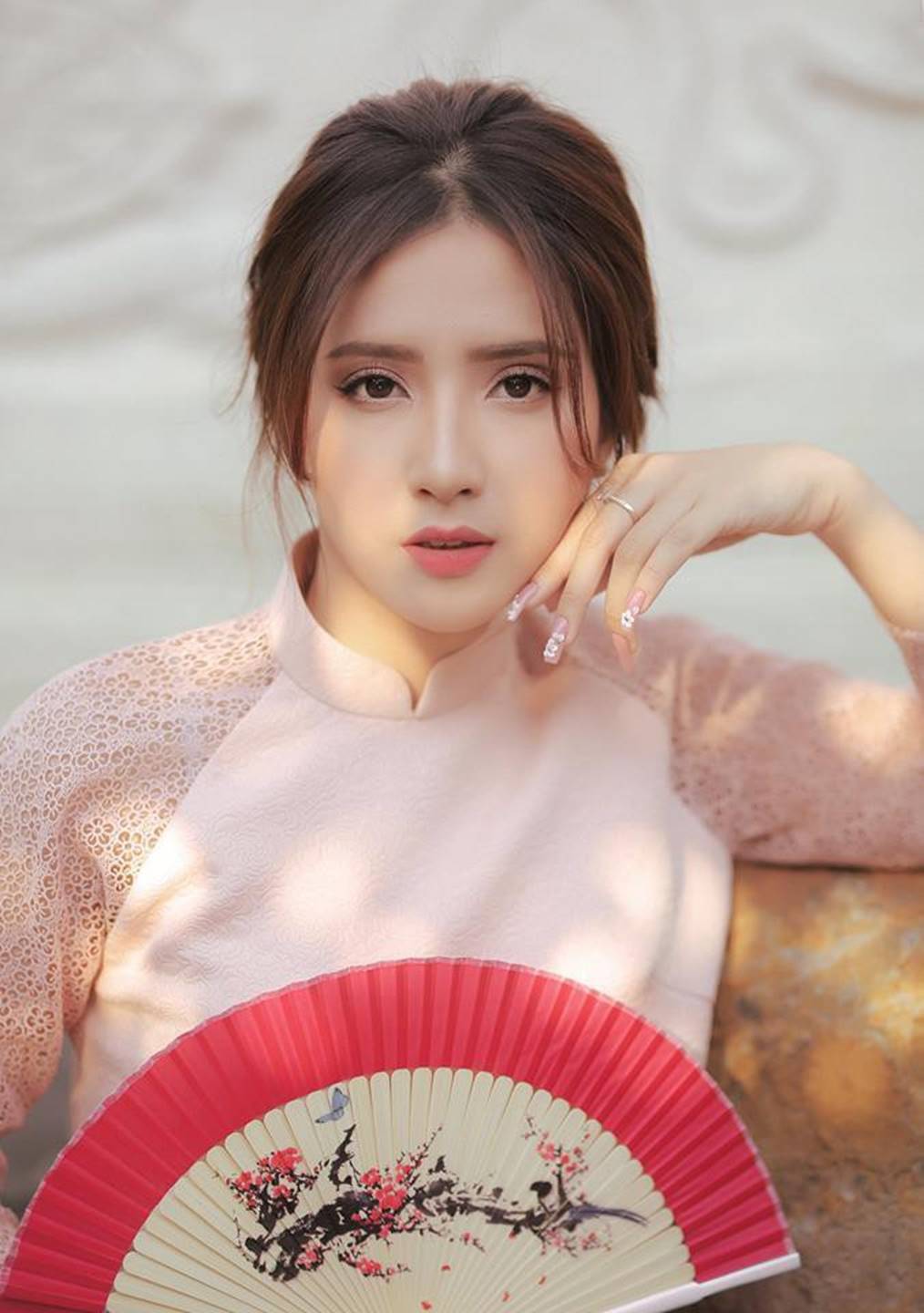 Gái xinh trường con nhà giàu ở TPHCM: Người nổi như cồn nhờ ảnh thẻ, kẻ sở hữu gương mặt mong manh như sương khói-2