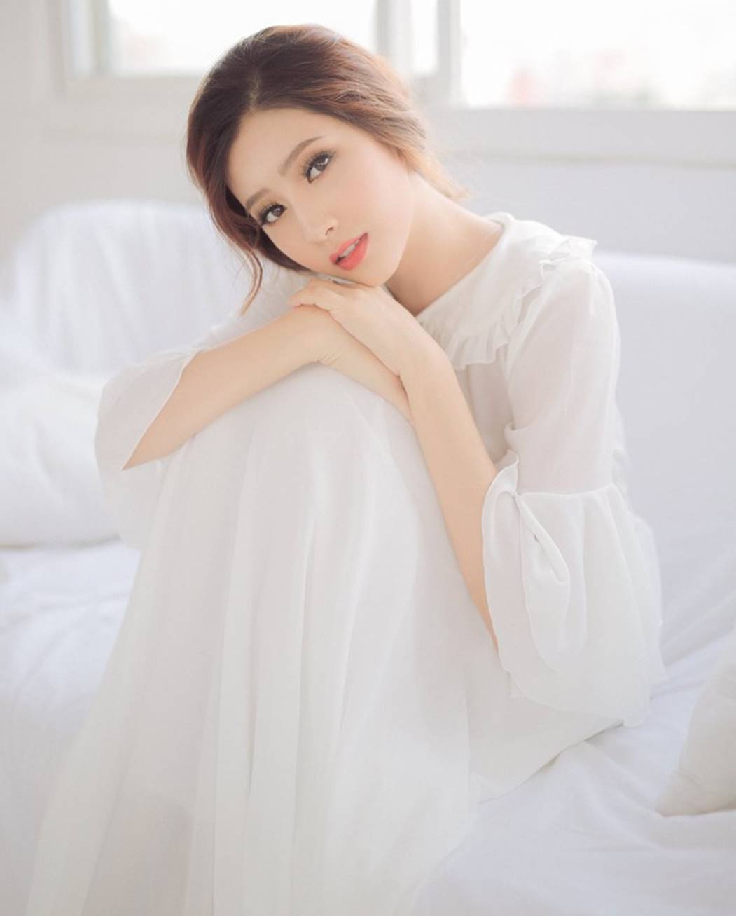 Gái xinh trường con nhà giàu ở TPHCM: Người nổi như cồn nhờ ảnh thẻ, kẻ sở hữu gương mặt mong manh như sương khói-3