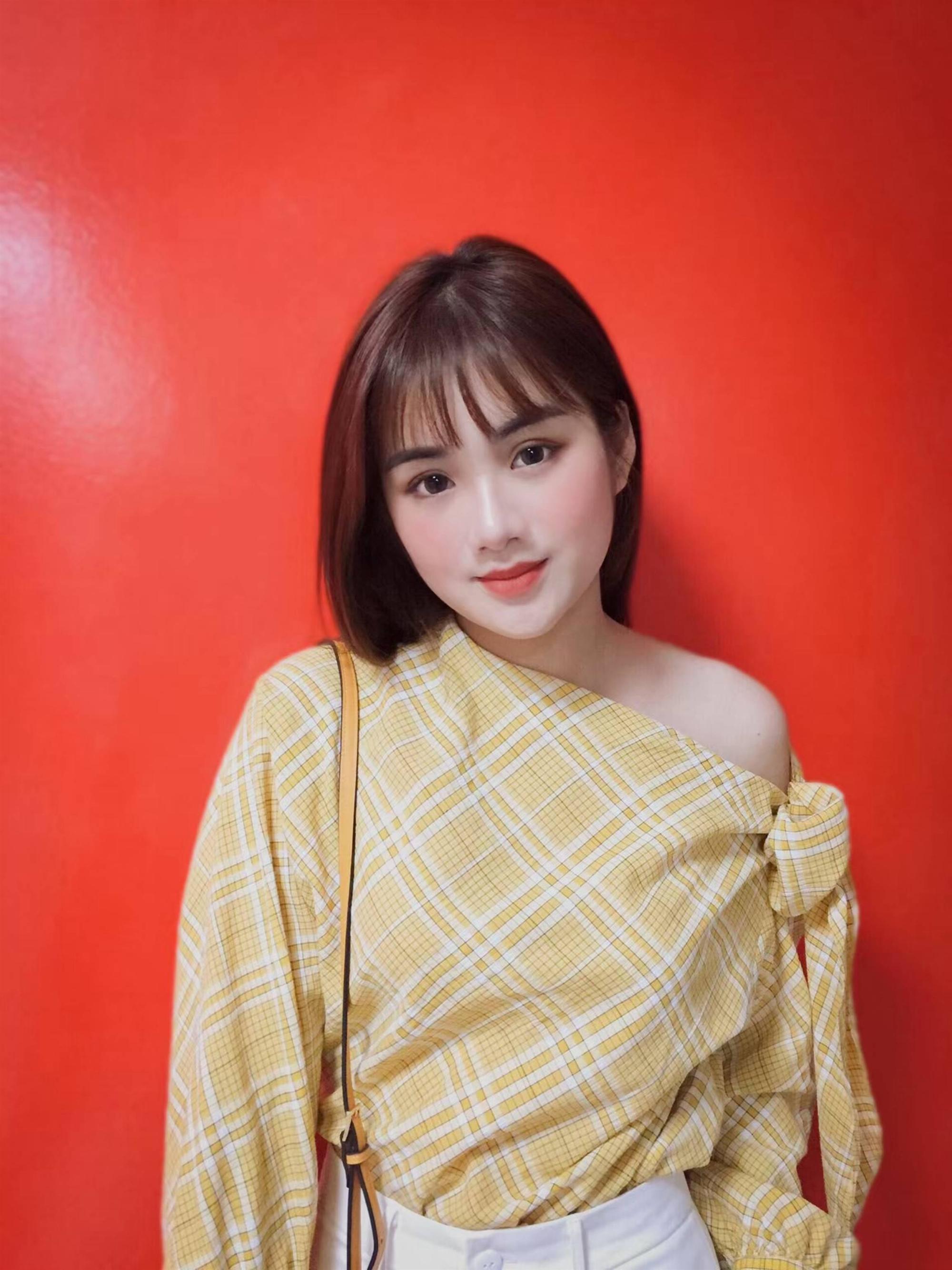 Gái xinh trường con nhà giàu ở TPHCM: Người nổi như cồn nhờ ảnh thẻ, kẻ sở hữu gương mặt mong manh như sương khói-13