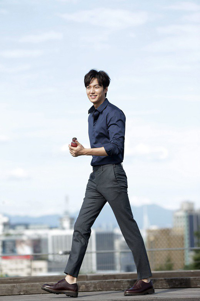 Chỉ là ngồi chờ ở sân bay, Lee Min Ho vẫn khiến khối chị em phải ghen tỵ vì đôi chân dài cực phẩm vừa trắng vừa thon-4