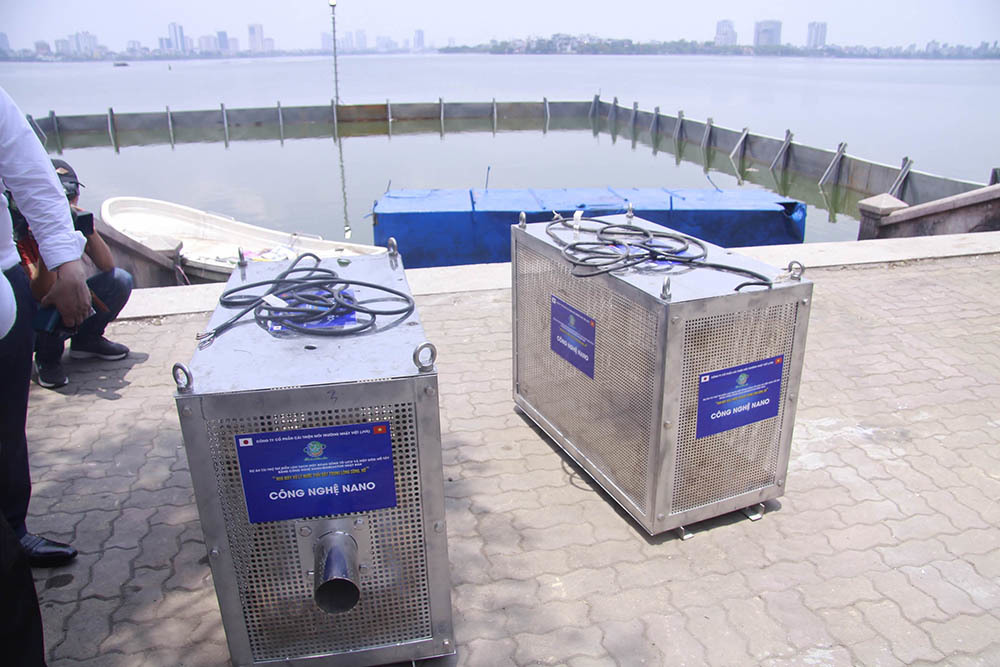 Chuyên gia Nhật giữa trưa lội nước, sông Tô Lịch chờ đón điều bất ngờ-14