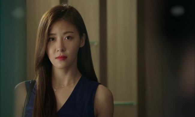 Suýt rơi vào lưới tình với người cũ trong chuyến công tác, vợ trẻ bừng tỉnh khi nhận được tin nhắn của chồng lúc nửa đêm-2