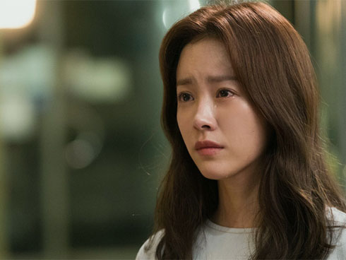 Xa nhà 6 tháng, vừa mở tủ quần áo, chồng ghen tuông lao đến tát vợ khi phát hiện vật thể lạ nhức mắt-3