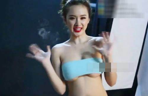 Áo tai tiếng nhất năm 17 tuổi của Angela Phương Trinh lại đang là mốt 2019-1