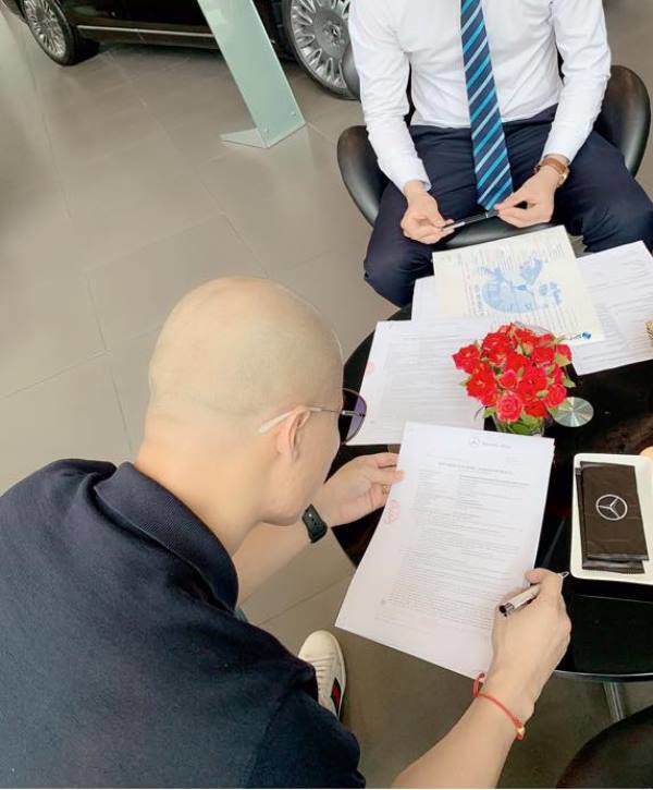 Tặng vợ xe hơi 2,3 tỷ, người chồng bất ngờ vì được vợ tặng lại xế khủng giá gấp đôi-5