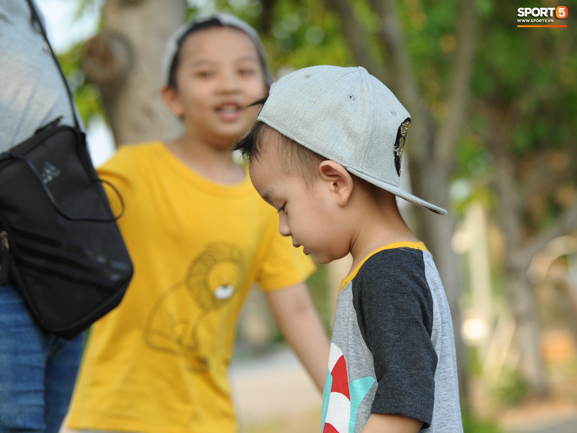 Những thiên thần trên sân tập của Hà Nội FC tạo nên khung cảnh khiến người xem mê mẩn như thước phim thanh xuân vườn trường-16