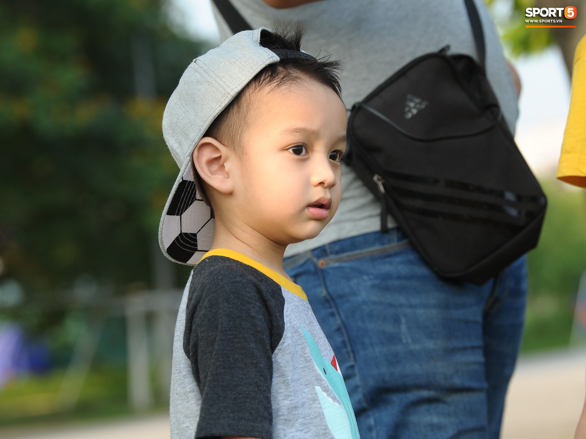 Những thiên thần trên sân tập của Hà Nội FC tạo nên khung cảnh khiến người xem mê mẩn như thước phim thanh xuân vườn trường-15