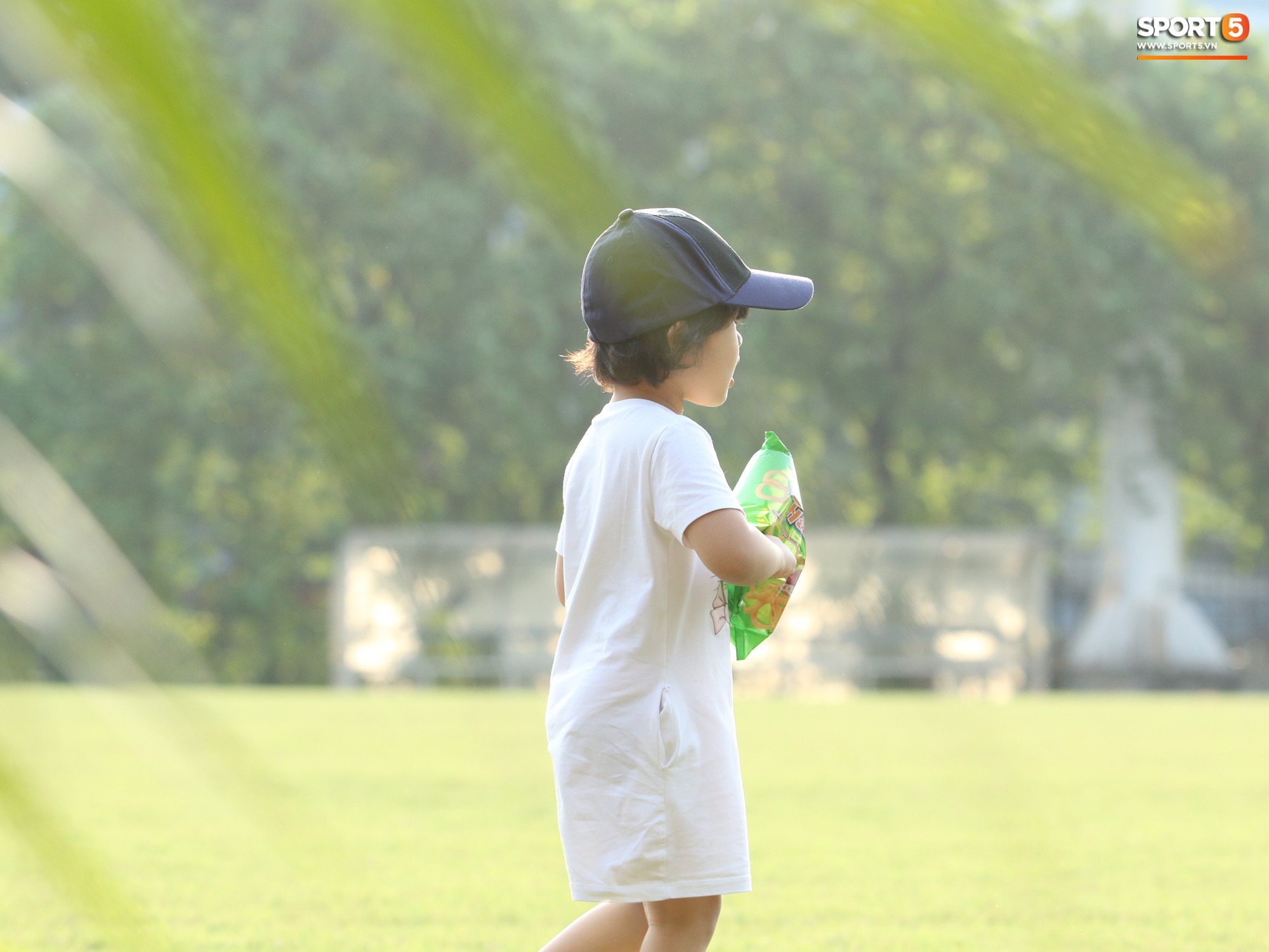 Những thiên thần trên sân tập của Hà Nội FC tạo nên khung cảnh khiến người xem mê mẩn như thước phim thanh xuân vườn trường-8