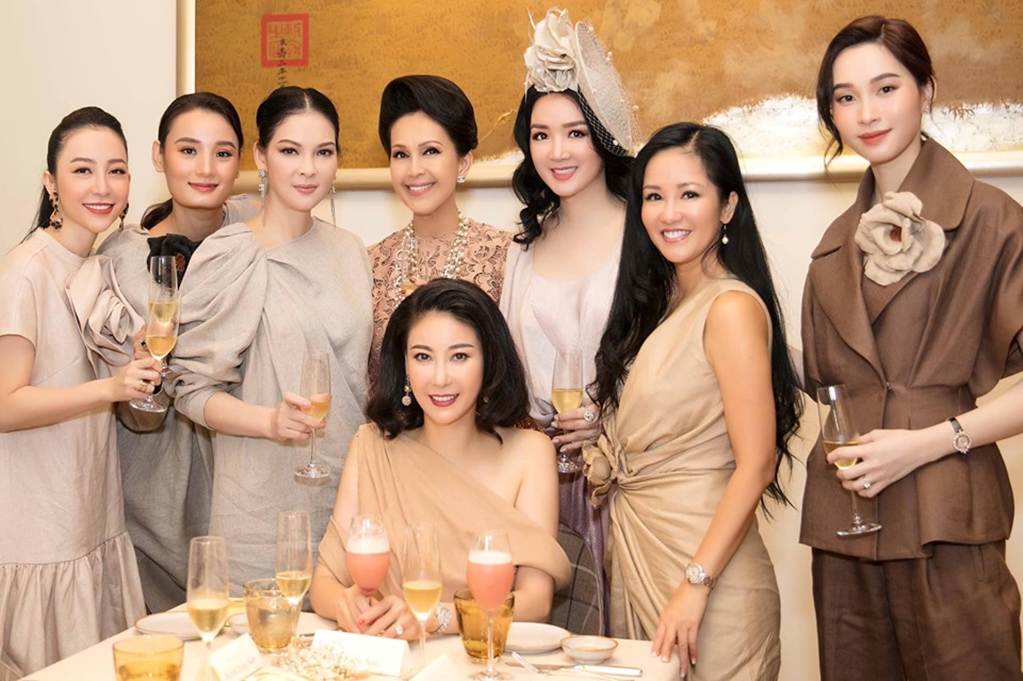 Hà Kiều Anh, Hồng Nhung, Giáng My tuổi U50 vẫn quyến rũ vượt mặt dàn gái trẻ-9