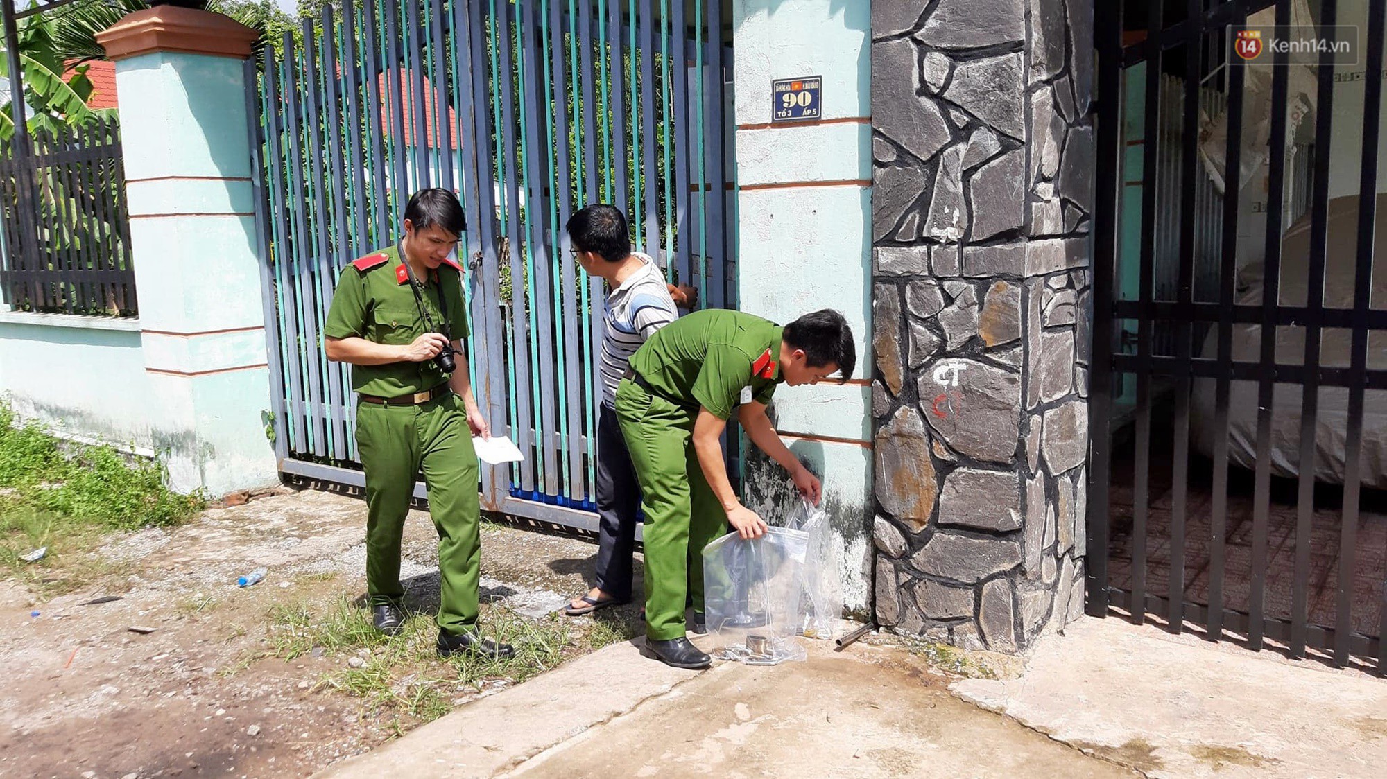 Cảnh sát vào rừng cao su, truy tìm dấu vết để phá án vụ 2 thi thể trong thùng nước đổ bê tông-1
