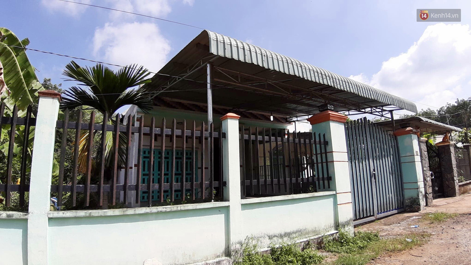 Cảnh sát vào rừng cao su, truy tìm dấu vết để phá án vụ 2 thi thể trong thùng nước đổ bê tông-5