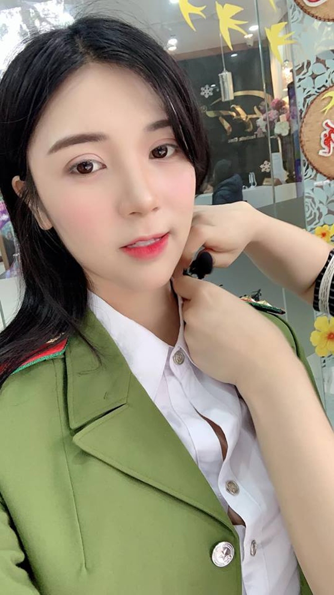 Mỹ nhân lộ ảnh nhạy cảm với Quang Lê giờ ra sao?-15