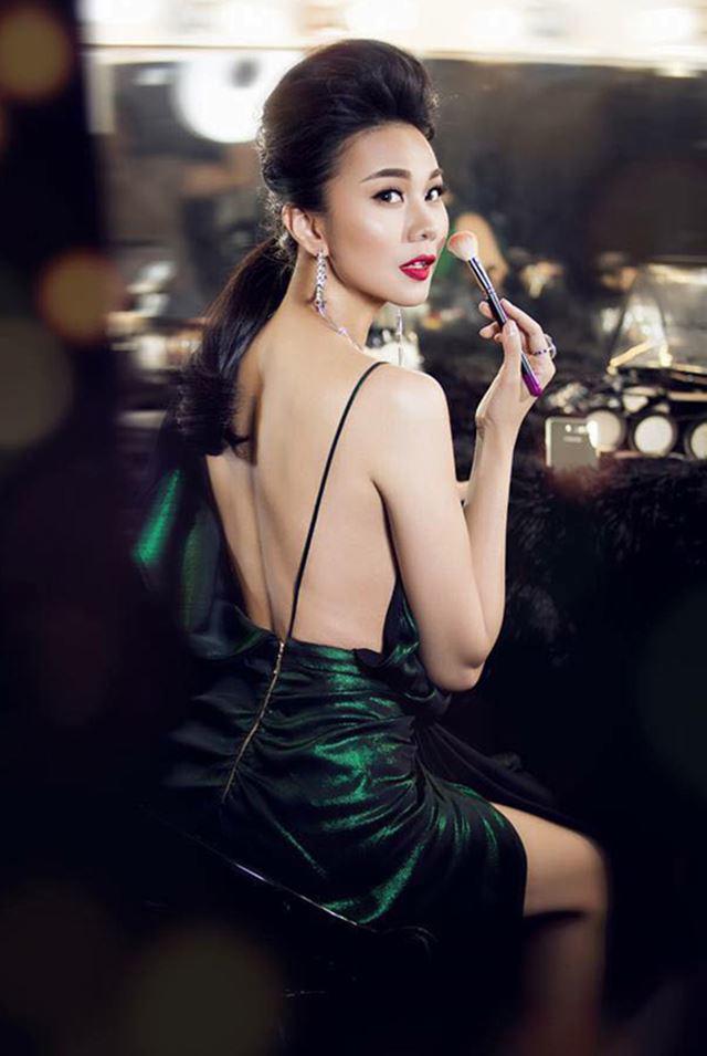 Thót tim trước những chiếc đầm 2 dây siêu mảnh của Ngọc Trinh và các mỹ nhân Việt-1