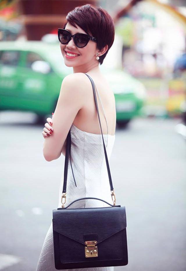 Thót tim trước những chiếc đầm 2 dây siêu mảnh của Ngọc Trinh và các mỹ nhân Việt-15