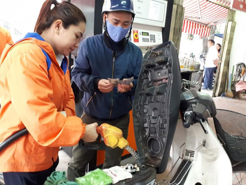 Thế giới biến động mạnh, quỹ âm ngàn tỷ: Xăng tiếp tục lên giá?-2