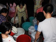 Hà Nội: Giữa đợt nắng nóng đỉnh điểm, 200 hộ dân chung cư nhốn nháo vì mất nước sinh hoạt