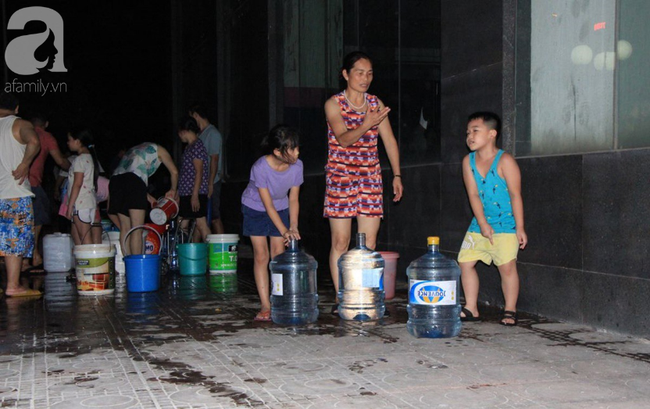 Hà Nội: Giữa đợt nắng nóng đỉnh điểm, 200 hộ dân chung cư nhốn nháo vì mất nước sinh hoạt-10