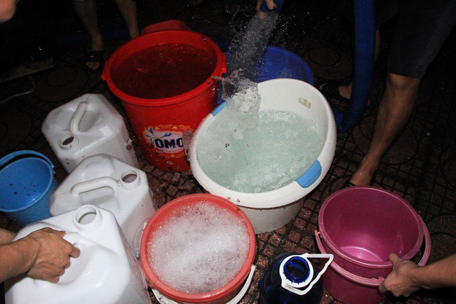 Hà Nội: Giữa đợt nắng nóng đỉnh điểm, 200 hộ dân chung cư nhốn nháo vì mất nước sinh hoạt-11