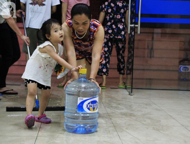 Hà Nội: Giữa đợt nắng nóng đỉnh điểm, 200 hộ dân chung cư nhốn nháo vì mất nước sinh hoạt-1