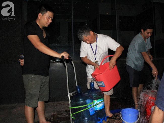 Hà Nội: Giữa đợt nắng nóng đỉnh điểm, 200 hộ dân chung cư nhốn nháo vì mất nước sinh hoạt-3