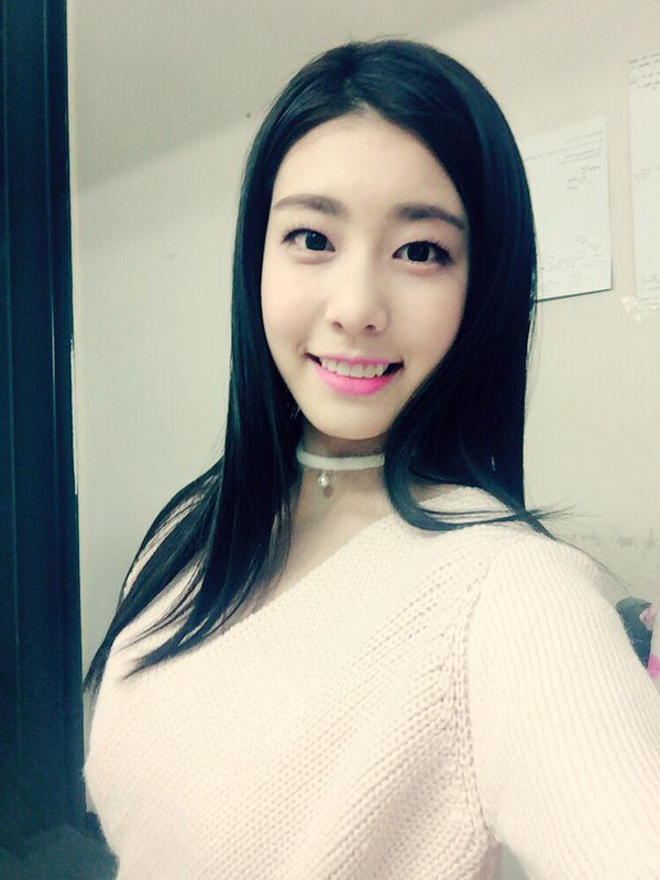 Bạn gái kém 17 tuổi của So Ji Sub hóa ra lại cực kỳ nổi tiếng tại Hàn Quốc và thậm chí được tôn là nữ thần-20