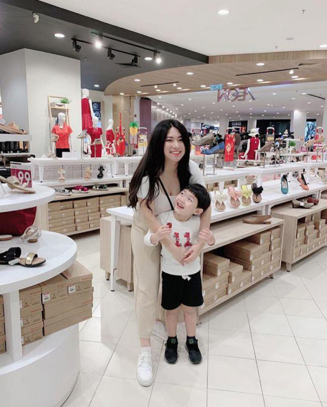 Em trai đi lạc, chị gái vòng 1 khủng chỉ nhờ 1 câu đã có người giúp, nhìn ảnh quá khứ của cô mới thật sự sốc-2