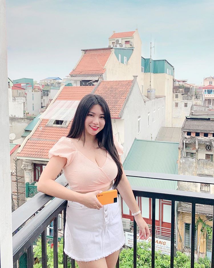 Em trai đi lạc, chị gái vòng 1 khủng chỉ nhờ 1 câu đã có người giúp, nhìn ảnh quá khứ của cô mới thật sự sốc-11