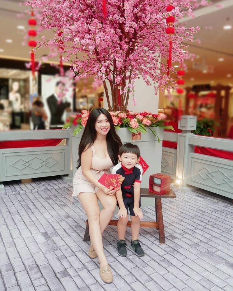 Em trai đi lạc, chị gái vòng 1 khủng chỉ nhờ 1 câu đã có người giúp, nhìn ảnh quá khứ của cô mới thật sự sốc-15